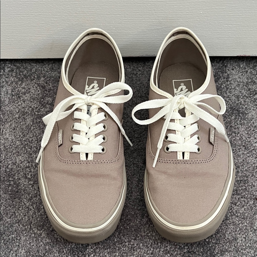 9.5 women’s Vans Sneakers